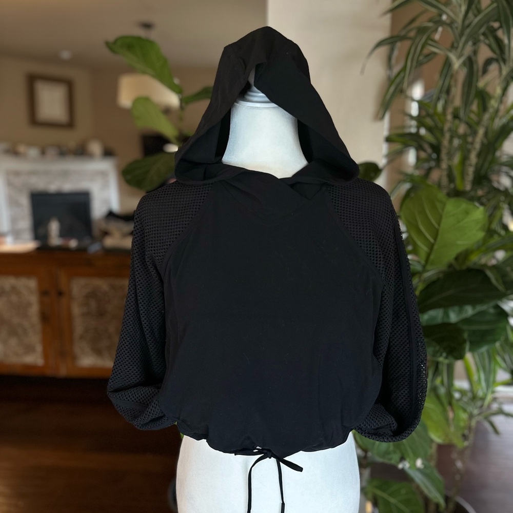 Lululemon Athletica Catch a Breeze Mesh Pullover